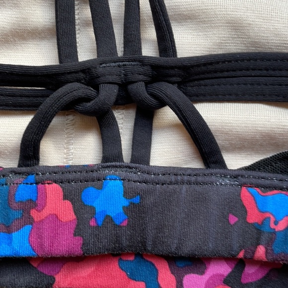 Lululemon sport bra size 6 - Picture 5 of 7